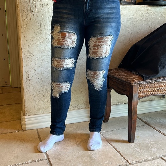 New, NWT L&B Distressed Jeans Size 4 Lace under lay - Picture 8 of 9